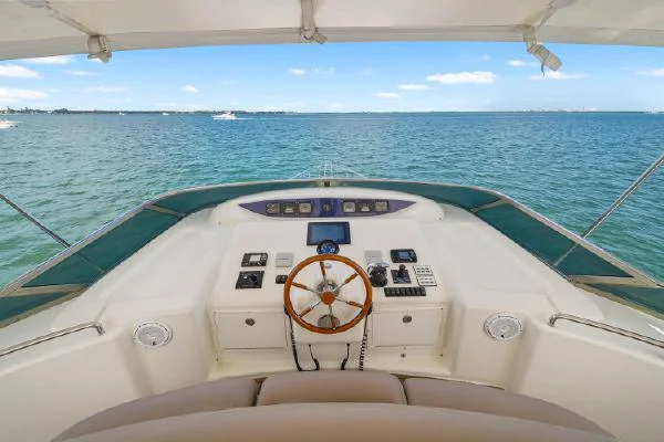 85ft Azimut Del Mar salon interior